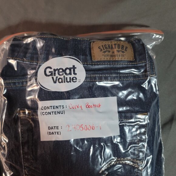 Levi Strauss Signature Jeans Womens 33* Blue Curvy Bootcut Dark Wash Denim - Picture 9 of 9